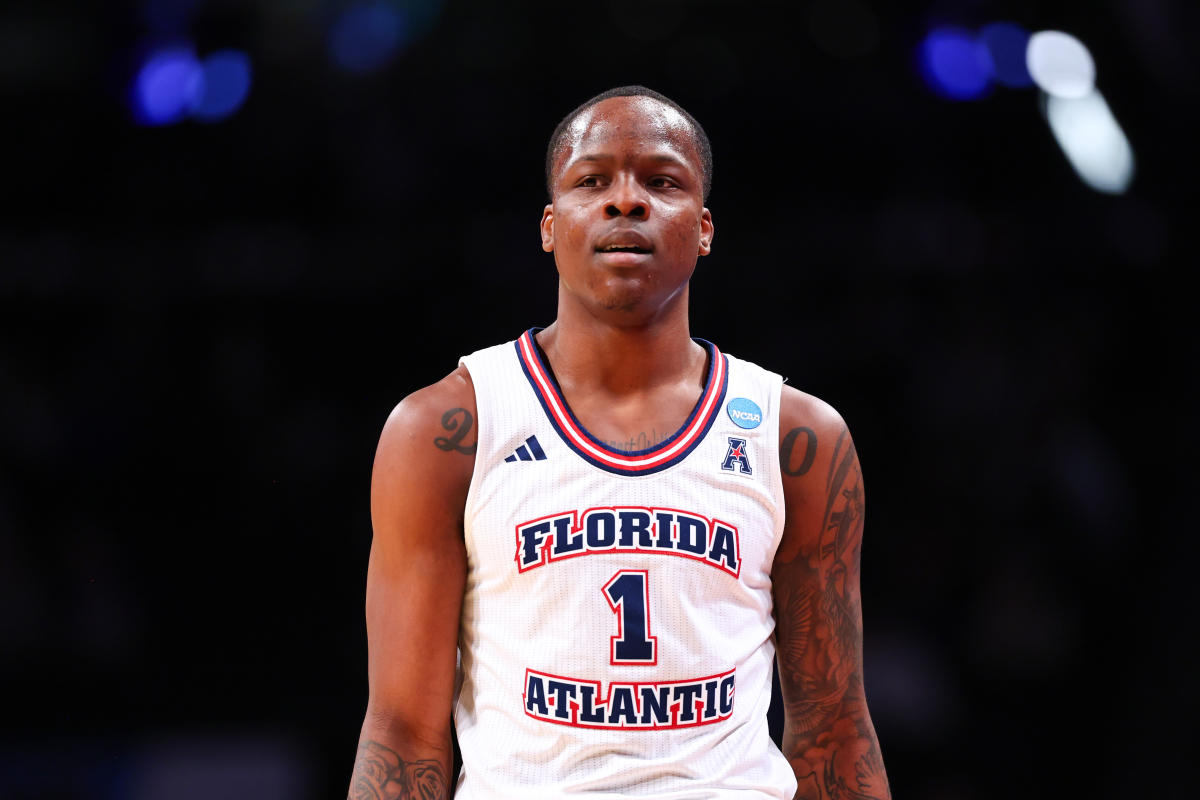 Former Florida Atlantic guard Johnell Davis commits to John Calipari and Arkansas