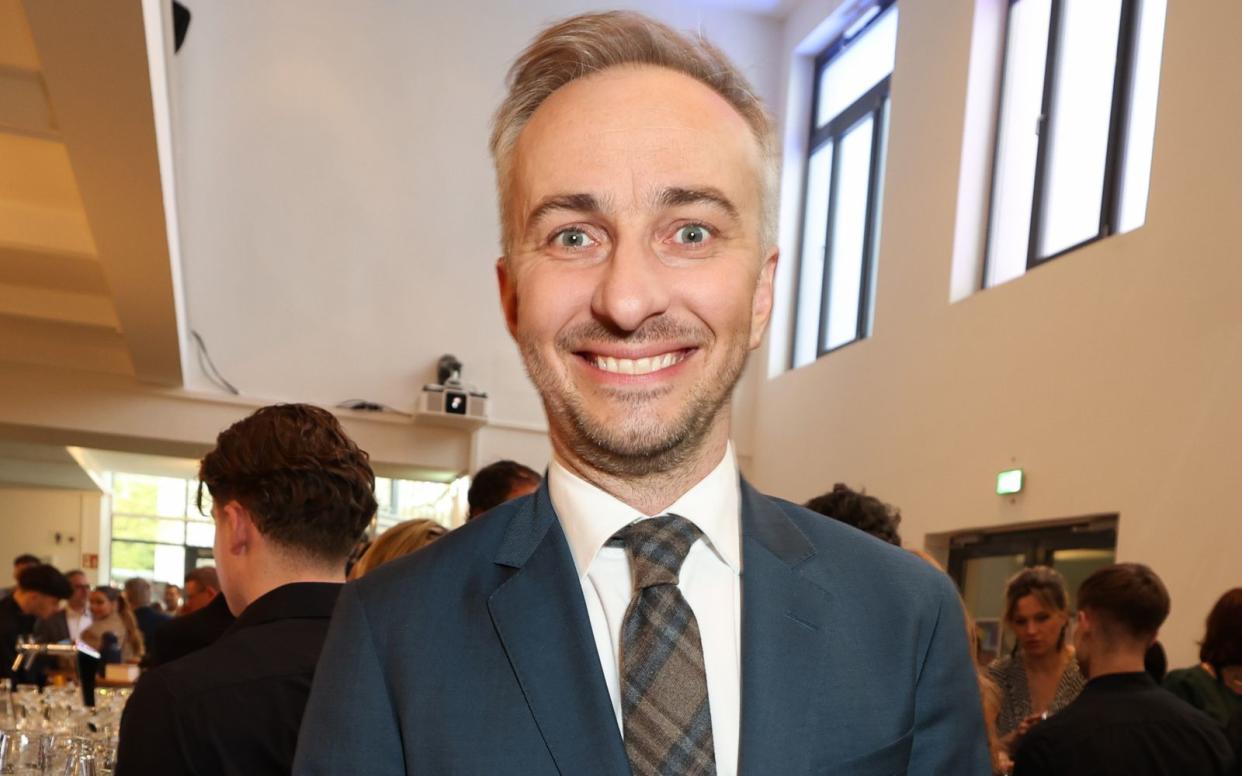 Jan Böhmermann (Bild) und Sänger Olli Schulz wurden für ihren Podcast "Fest & Flauschig" ausgezeichnet. (Bild: 2023 Getty Images/Andreas Rentz)