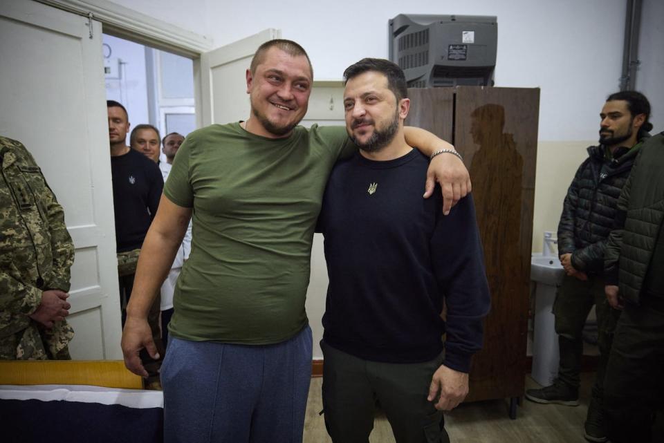 Ukraine's President Volodymyr Zelenskyy poses for a picture with an injured Ukrainian serviceman as he visits a military hospital, amid Russia's attack on Ukraine, in Mykolaiv, Ukraine October 20, 2023