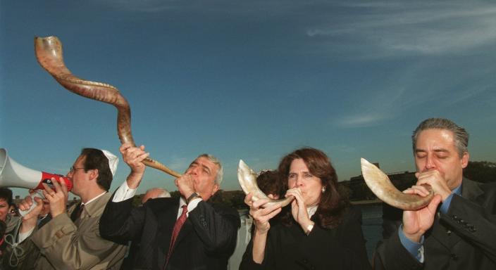 Blowing the shofar during Rosh Hashana is one of the holiday's many traditions. <a href="http://www.apimages.com/metadata/Index/Associated-Press-Domestic-News-New-York-United-/307cf9193ae5da11af9f0014c2589dfb/55/0" rel="nofollow noopener" target="_blank" data-ylk="slk:AP Photo/Emile Wamsteker" class="link ">AP Photo/Emile Wamsteker</a>