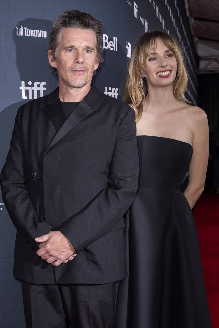 Todo queda en familia. El director Ethan Hawke voló junto a su hija, Maya Hawke, a la ciudad canadiense para estrenar su nueva película Wildcat. La actriz es fruto de su matrimonio con Uma Thurman. con quien estuvo casado durante siete años