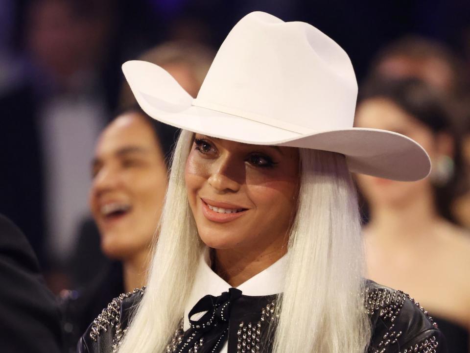 LOS ANGELES, CALIFORNIA - FEBRUARY 04: Beyoncé supports Jay-Z as he accepts the Dr. Dre Global Impact Award during the 66th GRAMMY Awards at Crypto.com Arena on February 04, 2024 in Los Angeles, California. (Photo by Kevin Mazur/Getty Images for The Recording Academy)