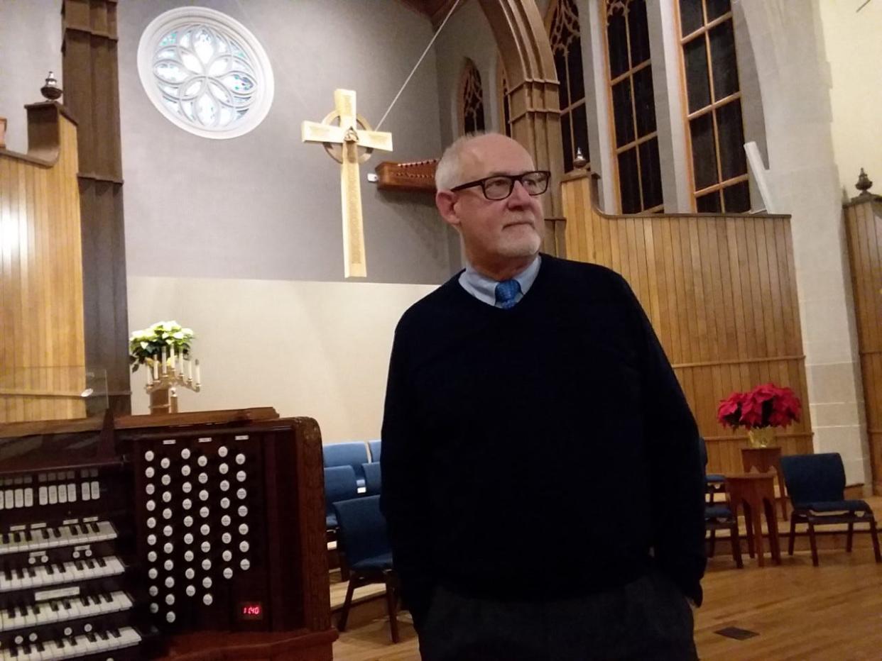 Rev. David de Vries is stepping down as senior pastor of historic Christ Presbyterian Church in downtown Canton after 21 years of service. His final day will be May 19.