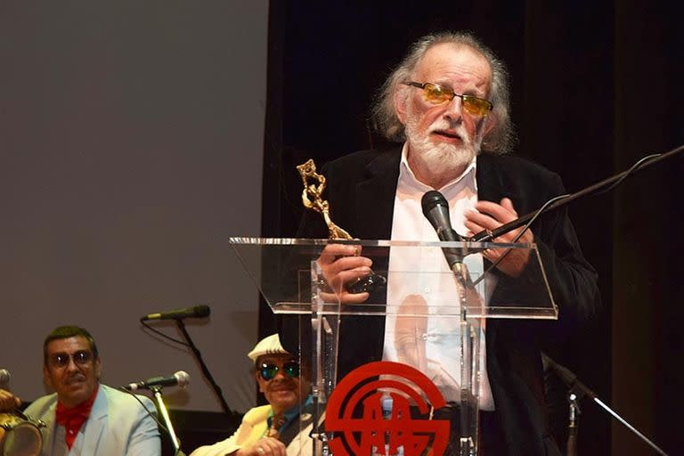 Bernardo Carey, en 2018, recibiendo el Gran Premio de Teatro en Argentores
