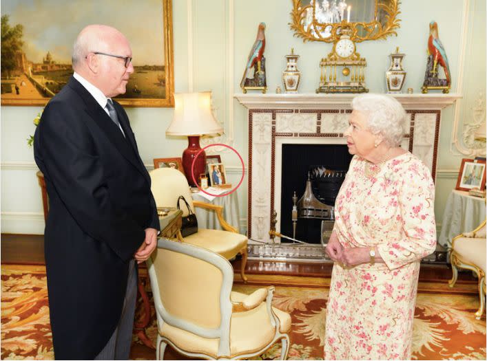 Queen Elizabeth II and the Honorable George Brandis, the Australian high&nbsp;commissioner to the U.K., at Buckingham Palace in May. (Photo: Getty)