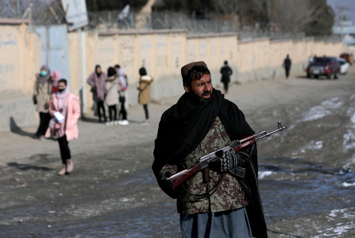 A Taliban fighter guards a street in Kabul, Afghanistan, December 16, 2021. REUTERS/Ali Khara