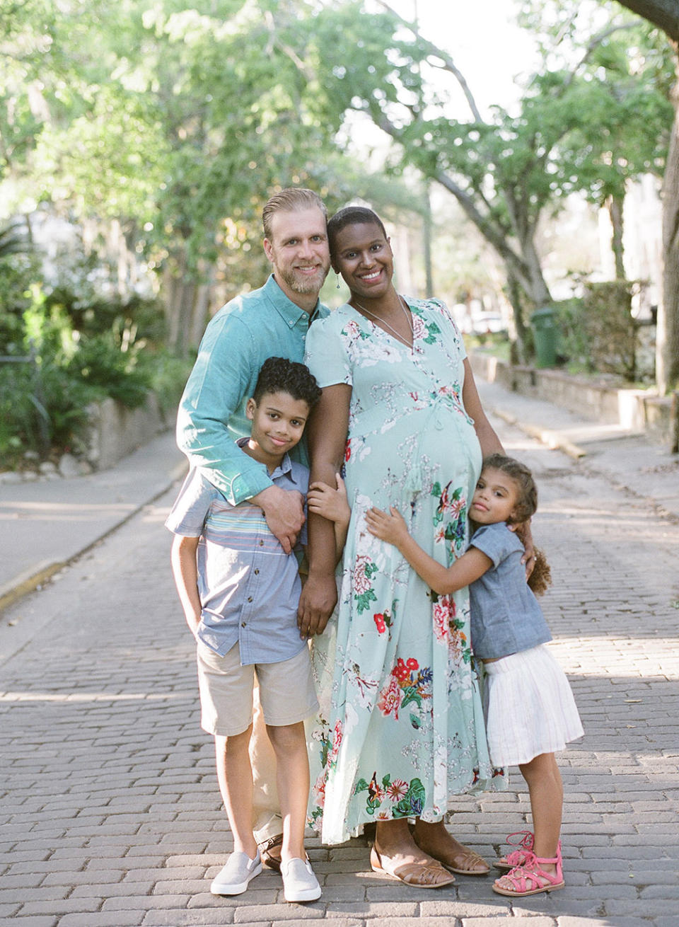 Pregnant Khim Owens-Baggett with her husband and two eldest children. (Photo: <a href="http://kindledphotography.com/" rel="nofollow noopener" target="_blank" data-ylk="slk:Kindled Photography;elm:context_link;itc:0;sec:content-canvas" class="link ">Kindled Photography</a>)