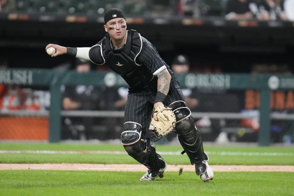 Chicago White Sox catcher Korey Lee throws to first baseman Andrew Vaughn to put out Minnesota Twins' Jordan Luplow during the ninth inning of a baseball game Friday, Sept. 15, 2023, in Chicago. (AP Photo/Erin Hooley)