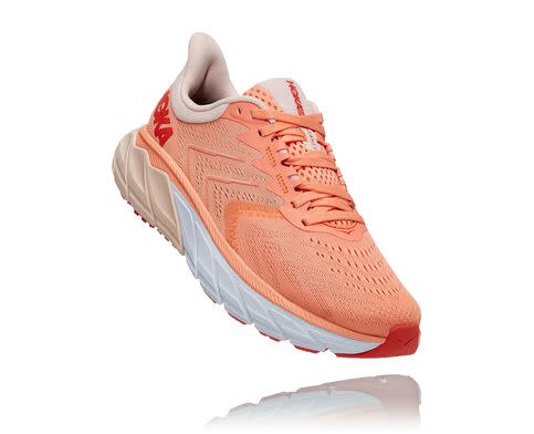 Women's Arahi 5. Image via Hoka One.