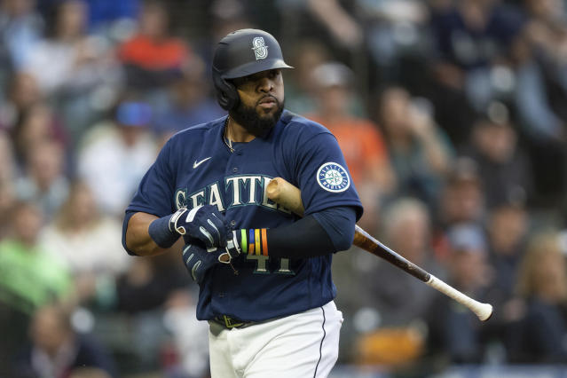 Mariners Notebook: Carlos Santana hitting 5th, at 1B in M's debut