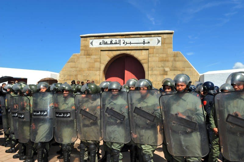 Moroccan authorities block access to Martyrs' Cemetery during the funeral of Khadija El Malki, the wife of radical Moroccan Islamist movement Al-Adl wal-Ihsan (Justice and Spirituality) founder Abdessalam Yassine, in Rabat March 26, 2015. REUTERS/Stringer