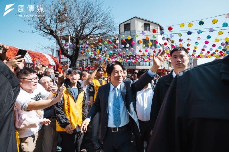 <cite>總統當選人賴清德過年期間至雲林、嘉義、台南宮廟祈福，其中有望角逐下屆台南市長的幾名在地立委全程「黏緊緊」。（資料照，取自賴清德臉書）</cite>