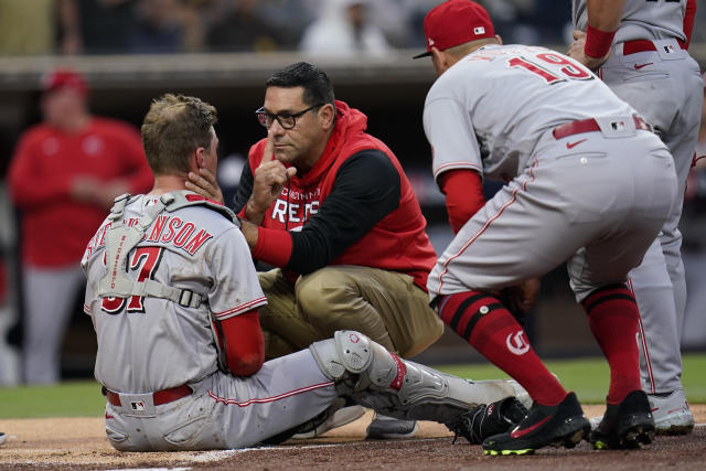 Cincinnati Reds catcher Tyler Stephenson leaves game versus Pirates