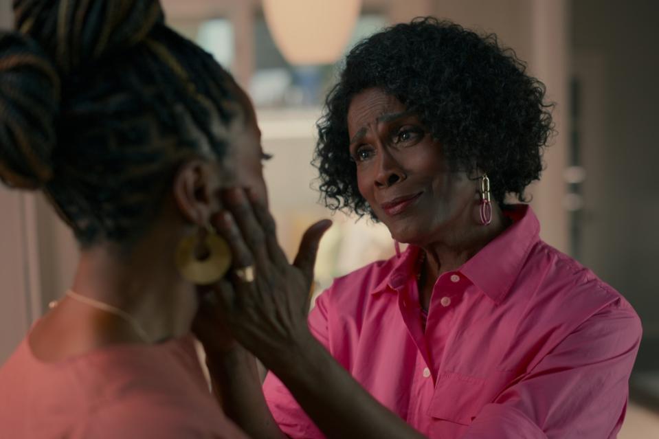 Sweet Magnolias. Janet Hubert as Bev in episode 307 of Sweet Magnolias. Cr. Courtesy Of Netflix © 2023