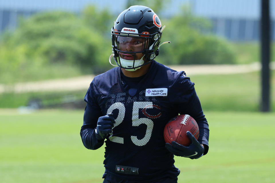 LAKE FOREST, ILLINOIS – JUNE 07: Trestan Ebner #25 of the Chicago Bears takes part in a drill during OTA’s at Halas Hall on June 07, 2023 in Lake Forest, Illinois. (Photo by Michael Reaves/Getty Images) ORG XMIT: 775981496 ORIG FILE ID: 1496731758