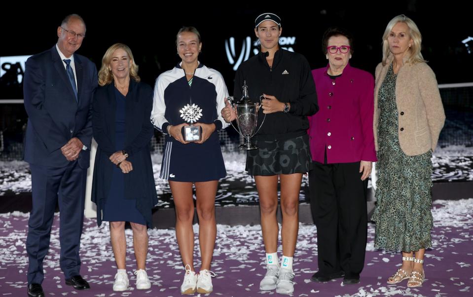 Garbine Muguruza and Anett Kontaveit with WTA CEO Steve Simon (left), Chris Evert, Billie Jean King and WTA President Micky Lawler - GETTY IMAGES