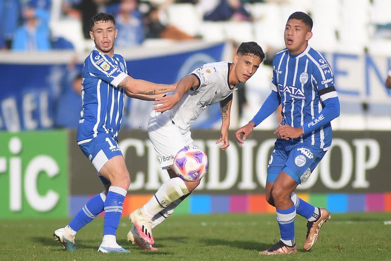 Godoy Cruz de Mendoza enfrenta a Independiente por la 19na. fecha de la Liga Profesional de Fútbol (LPF).

