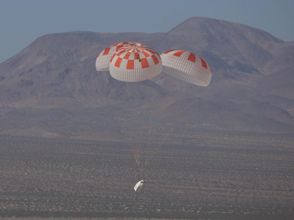 crew dragon parachute drop test mojave desert spacex 40221640865_e1c0271292_k