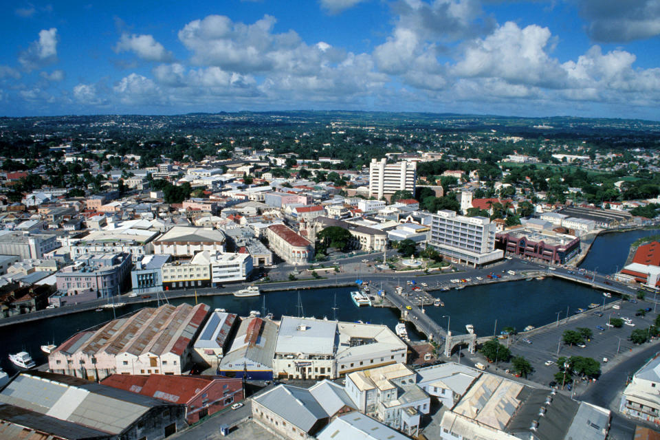 <p>Die Tourismusbranche in Barbados ist recht solide und das Land versucht mit den hohen Importzöllen von 14,2 Prozent aus diesem Wirtschaftszweig Profit zu schlagen und Investitionen zu fördern. (Foto: ddpimages) </p>