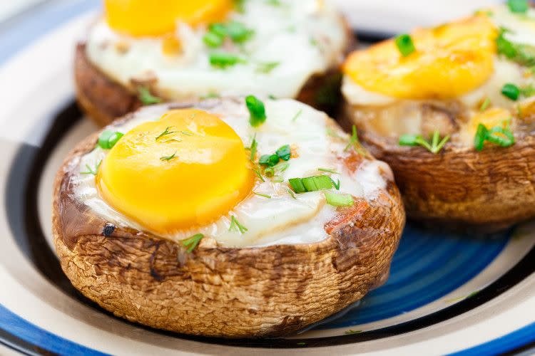 5-Ingredient Baked Egg Mushrooms