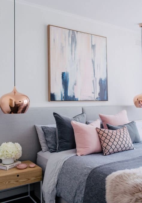 Blush-inspired room. (Photo: <a href="https://www.pinterest.com/pin/AdgdhmGzyr4wGGpDN5YBjp77HR1QhLI4ltt7H0xjKbCQMCTQGpJDJIg/" target="_blank">Pinterest</a>)