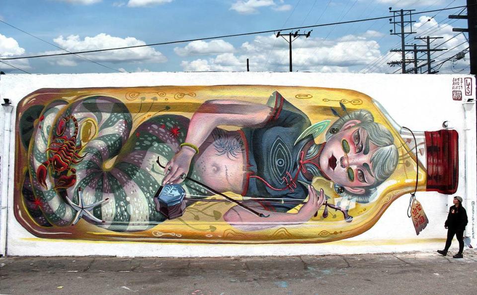 “Siren in a Bottle”, Los Angeles, de la artista Lauren YS, que participa en la Semana de Arte en Wynwood Walls.