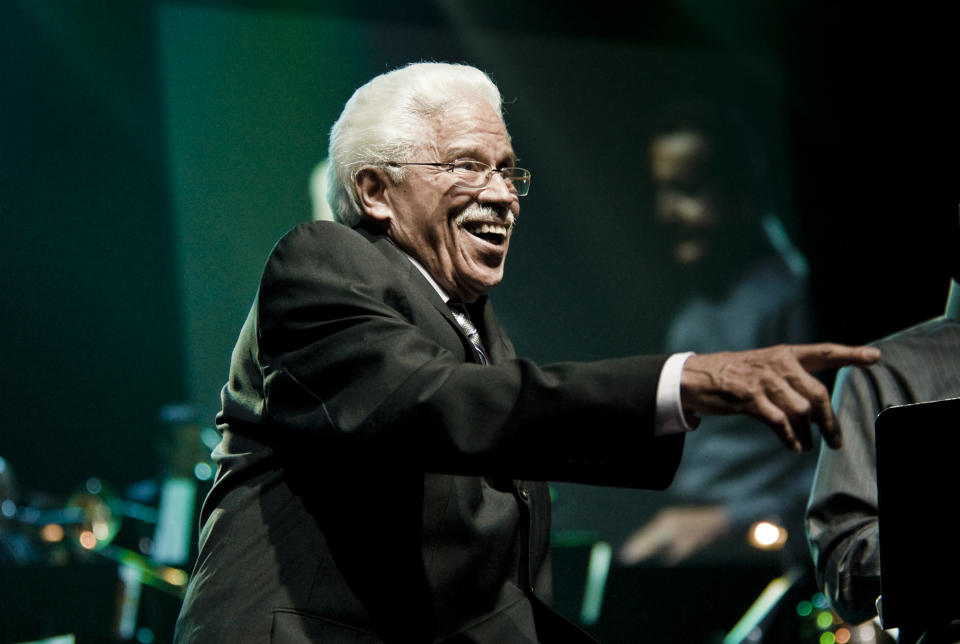 Johnny Pacheco en una actuación en Manhattan en 2009. La empresa que ayudó a fundar, Fania Records, fue una central de talento de la música latina. (Chad Batka/The New York Times)