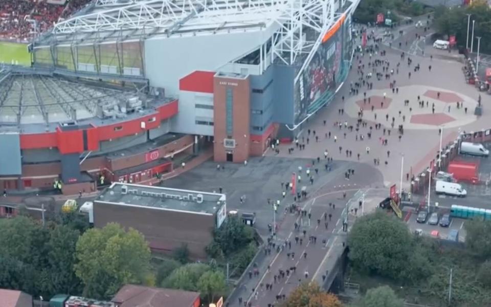 Fans leaving Old Trafford at half time - SKY SPORTS