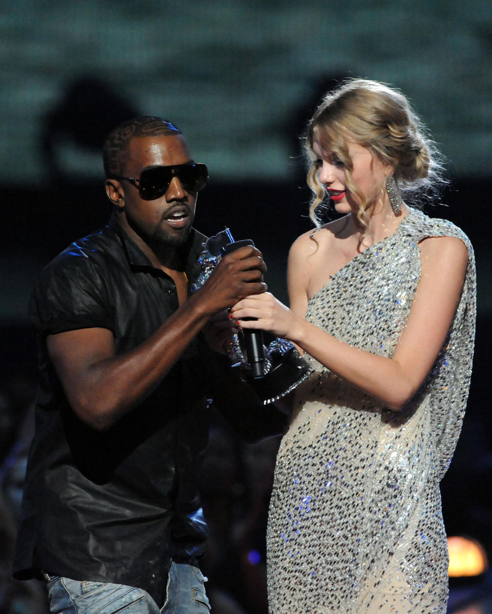 Kanye West pulls the microphone out of Taylor Swift's hands at the 2009 MTV Video Music Awards