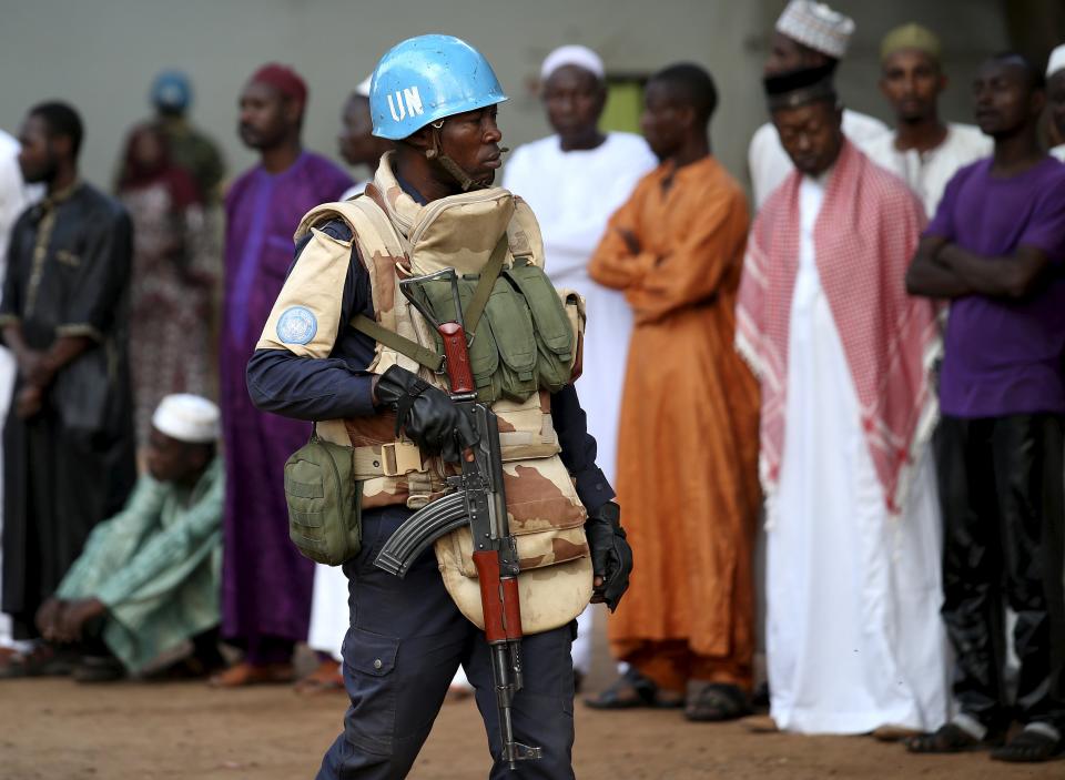 A United Nations peacekeeper patrols inside Koudoukou Mosque before Pope Francis meets with the Imam Tidiani Moussa Naibi in Bangui, Central African Republic, November 30, 2015. REUTERS/Stefano Rellandini