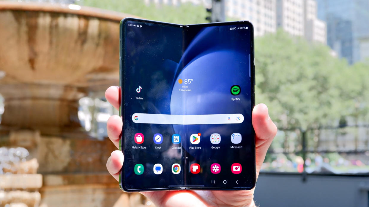  Samsung Galaxy Z Fold 5 in hand 