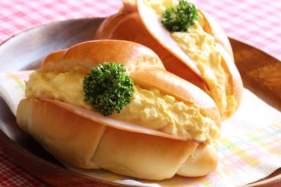 an egg sandwich on a plate