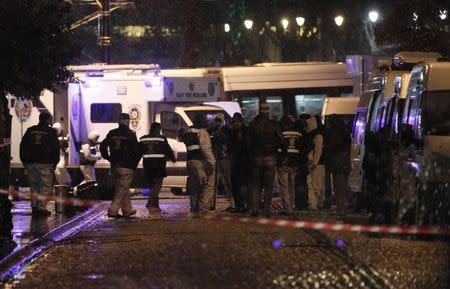 Forensic officers work at the scene of a bomb blast in Istanbul January 6, 2015. REUTERS/Osman Orsal