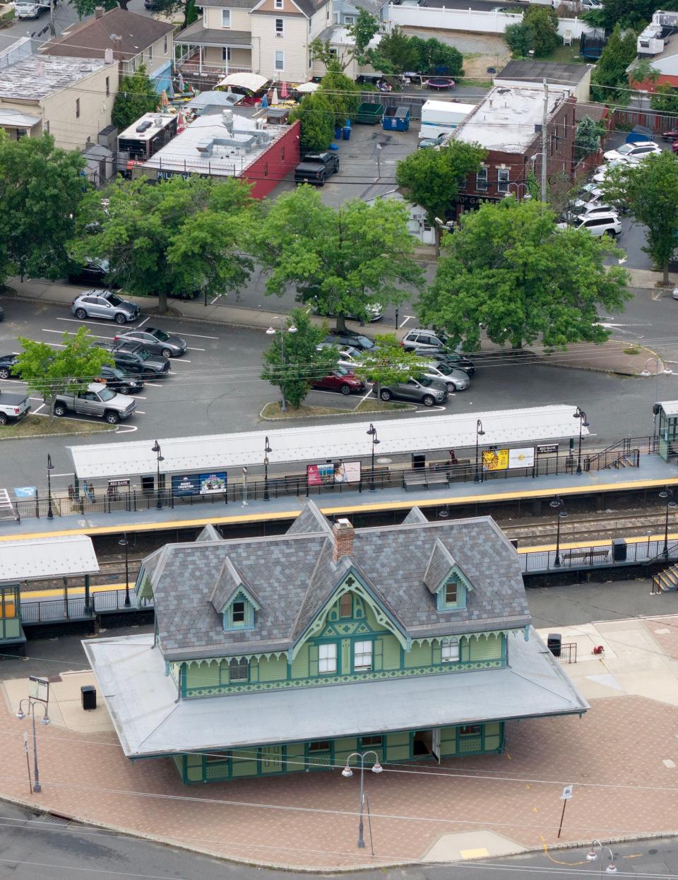 Mi Lupita’s Kitchen (red wall) and the 90° Gallery (at right) are among the buildings that will be knocked down to make way for a four story condo complex on Bridge Avenue across the strreet from the Red Bank train station.