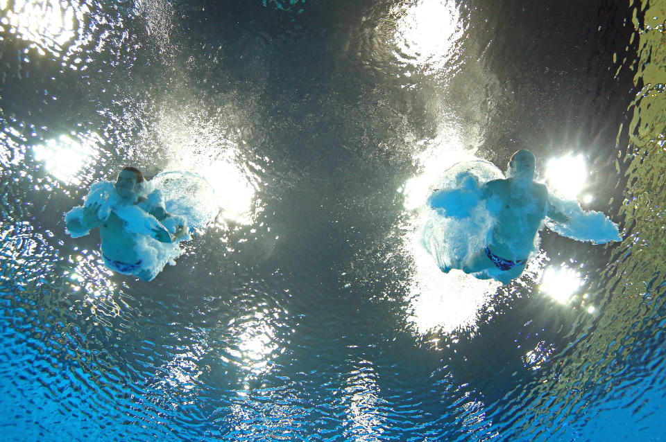 LONDON, ENGLAND - AUGUST 01: (L-R) Evgeny Kuznetsov and Ilya Zakharov of Russia compete in the Men's Synchronised 3m Springboard Diving on Day 5 of the London 2012 Olympic Games at the Aquatics Centre on August 1, 2012 in London, England. (Photo by Clive Rose/Getty Images)