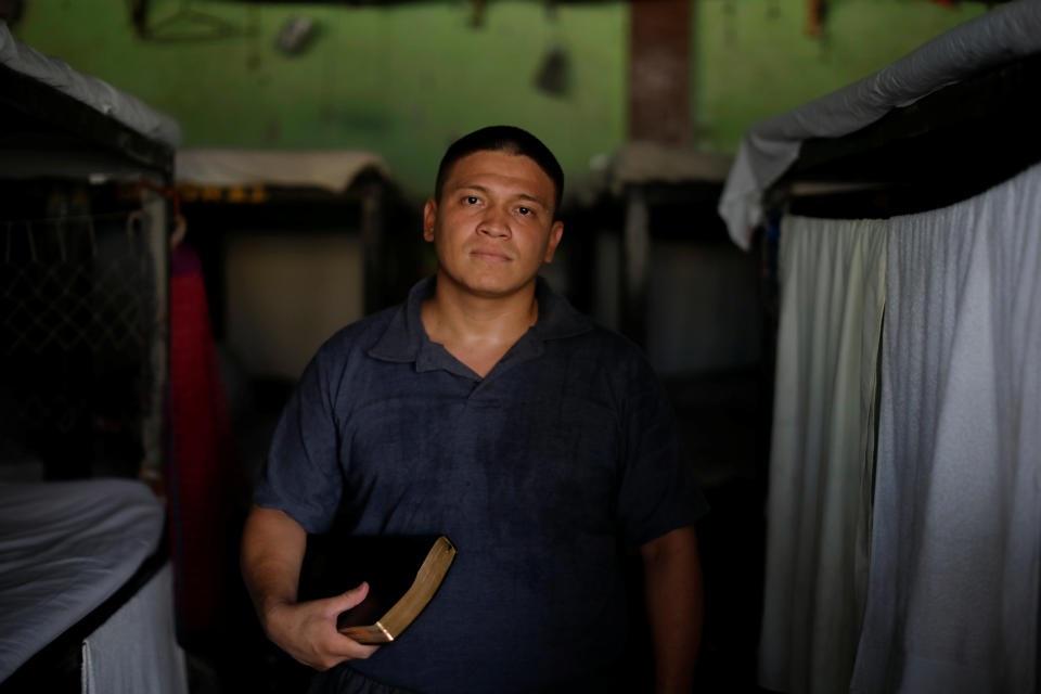 <p>Este es el pastor Edwin Mauricio Vasquez Chicas, máximo responsable religioso de la iglesia evangélica La Trompeta Final en la cárcel (REUTERS). </p>