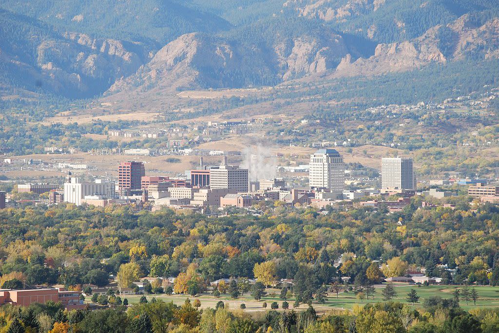 <p>Colorado hosts a large stretch of the Rocky Mountains. The Centennial State also hosts a large amount of credit card debt per consumer. The average credit card debt in Colorado is $6,450 per cardholder as of July.</p><p><br></p><span class="copyright"> Postoak at English Wikipedia </span>