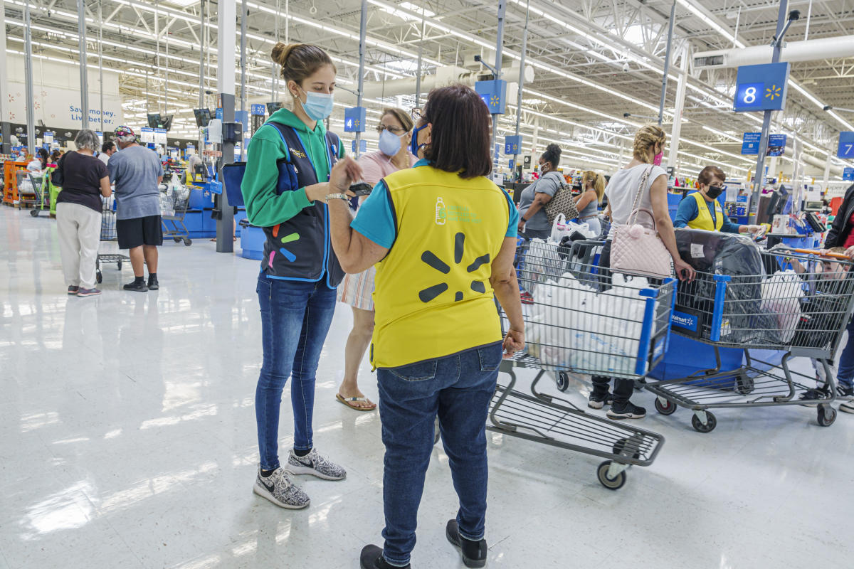 Walmart increases average hourly wage to more than $17.50