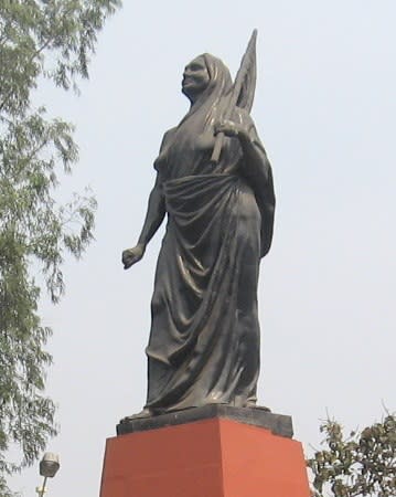 In 1932, Matangini participated in Gandhi's civil disobedience movement (Salt Satyagraha), manufactured salt at Alinan salt centre and was arrested for violating the Salt Act. This is her statue in Kolkata