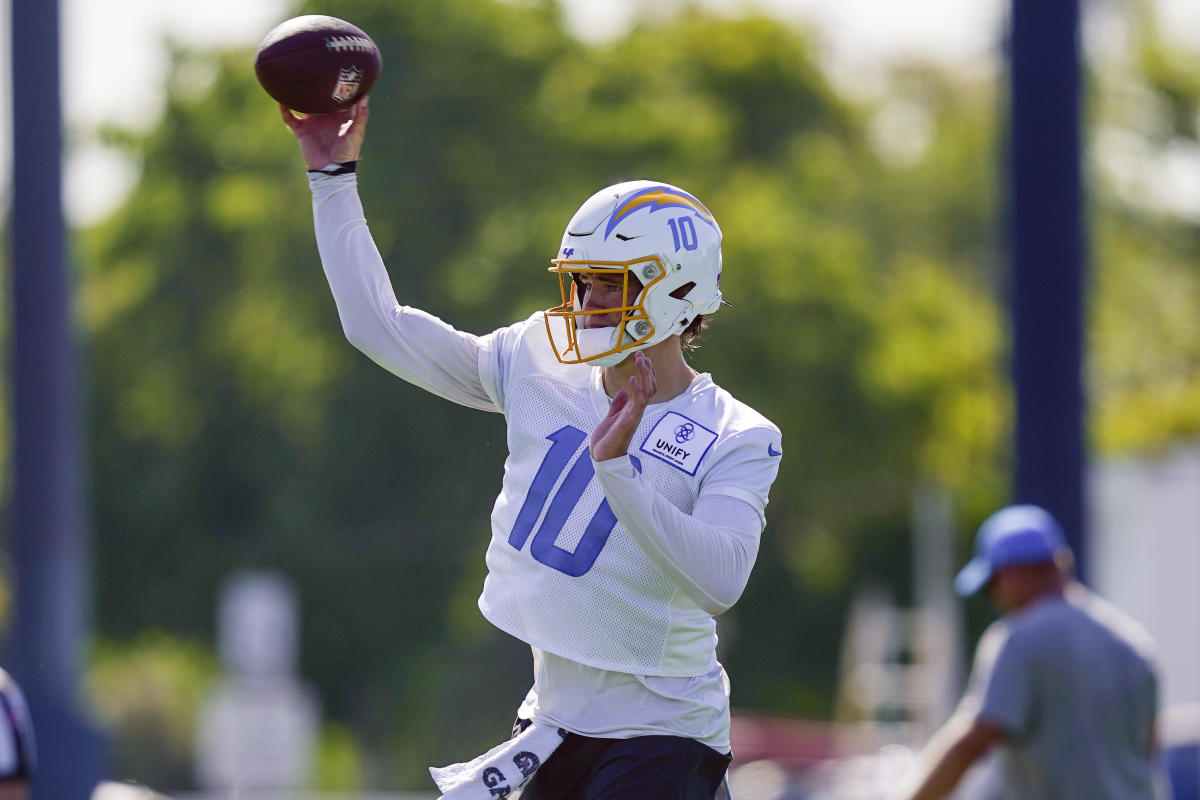 Chargers sign QB Justin Herbert to 5-year, $262.5M extension 