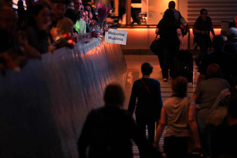 <p>Retired engineer John Wider, 59, holds up a sign reading “Welcome Muslims” as international travelers arrive at Los Angeles International Airport in Los Angeles, California, U.S., June 29, 2017. (Mike Blake/Reuters) </p>