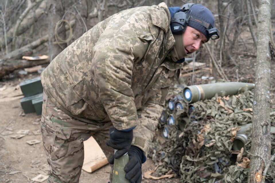 A soldier prepares a 155mm shell for firing. (Photo via Bennett Murray)