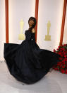 <p>Corresponsal de televisión Zuri Hall en la alfombra champán de los Oscars 2023 en Los Angeles. REUTERS/Eric Gaillard</p> 