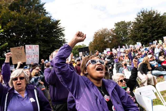 Thousands gathered in the nation's capital to rally for reproductive rights. (Photo: ROBERTO SCHMIDT via Getty Images)