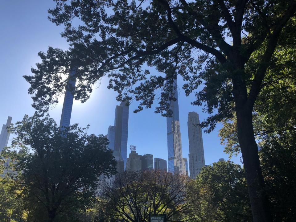 Edificios de apartamentos de lujo vistos desde Central Park, Manhattan, Ciudad de Nueva York. (Foto de: Lindsey Nicholson/UCG/Universal Images Group vía Getty Images)