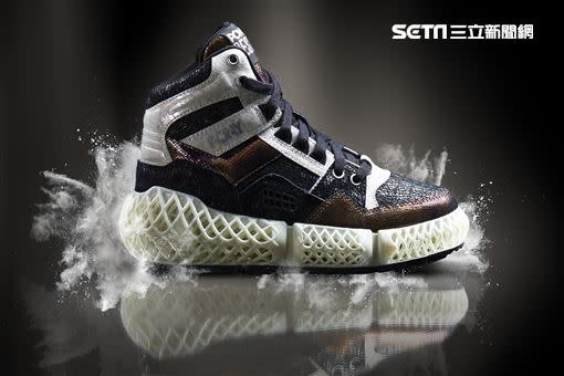 灣第一雙3D列印的復古籃球鞋【M100復古籃球鞋】（圖／品牌提供）