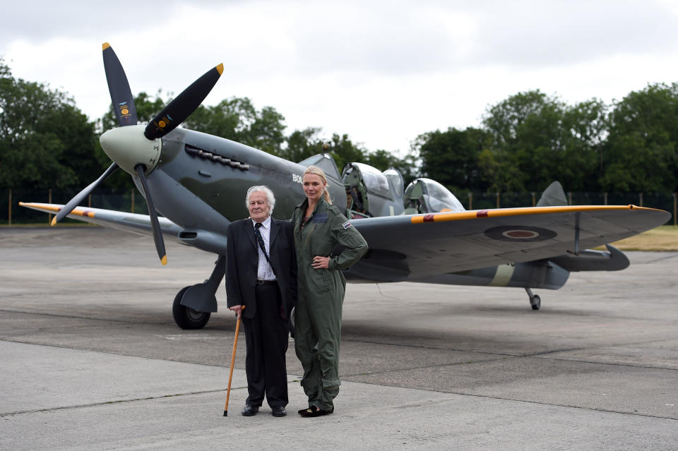 Jodie Kidd with Squadron Leader Geoffrey Wellum, the youngest Spitfire pilot to fly in the Battle of Britain (PA Images)