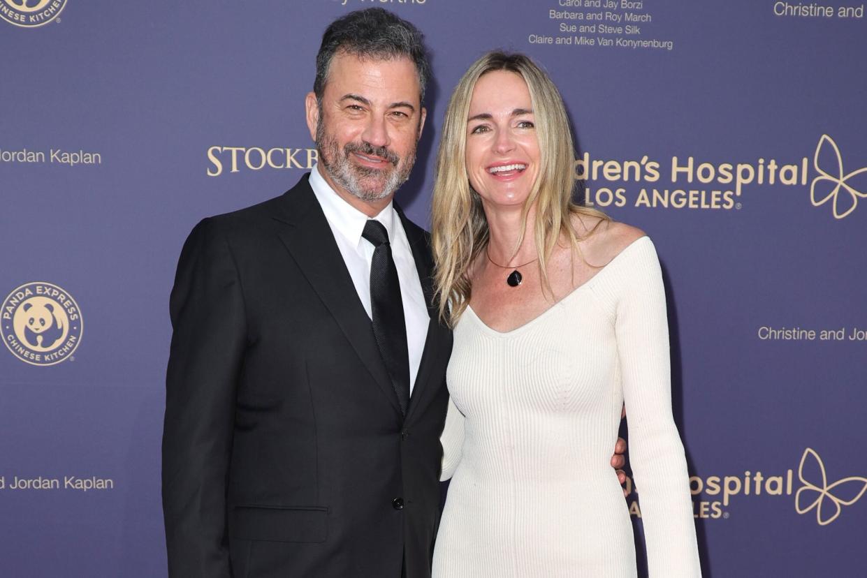 SANTA MONICA, CALIFORNIA - OCTOBER 08: (L-R) Jimmy Kimmel and Molly McNearney attend Children's Hospital Los Angeles 2022 CHLA Gala at Barker Hangar on October 08, 2022 in Santa Monica, California. (Photo by Momodu Mansaray/Getty Images)