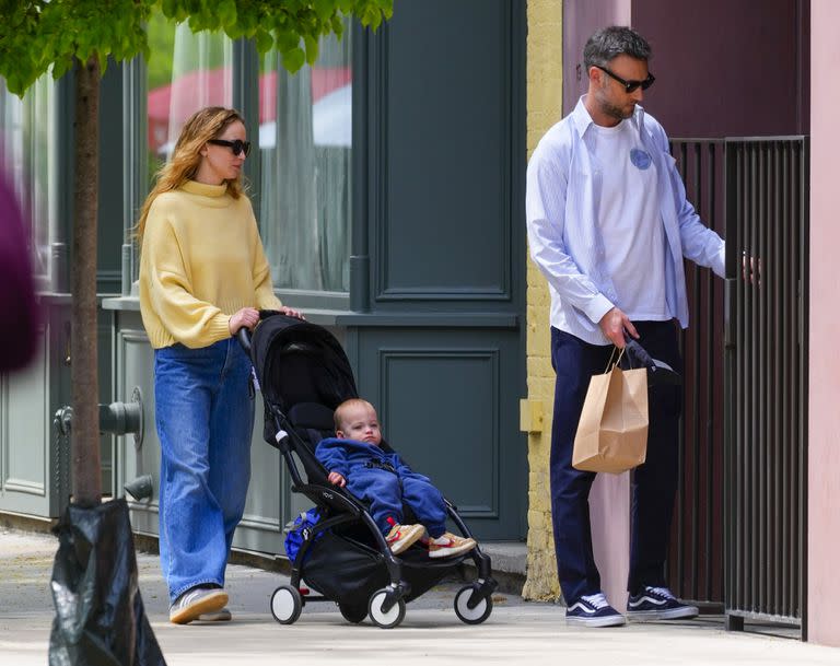 Jennifer Lawrence y Cooke Maroney junto a su hijo en Nueva York