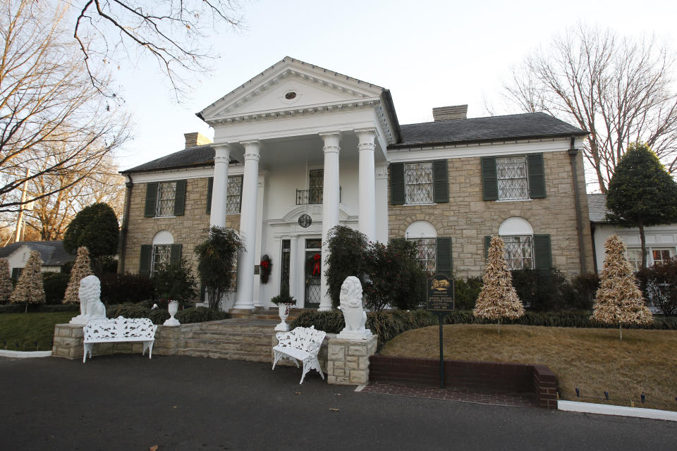 FILE - Graceland, Elvis Presley's home, is pictured, Jan. 7, 2011, in Memphis, Tenn. The Tennessee attorney general's office said Tuesday, June 25, 2024, that it has turned over its investigation into the failed sale of Presley’s home Graceland at a foreclosure auction to federal authorities, a newspaper reported. (AP Photo/Mark Humphrey, File)